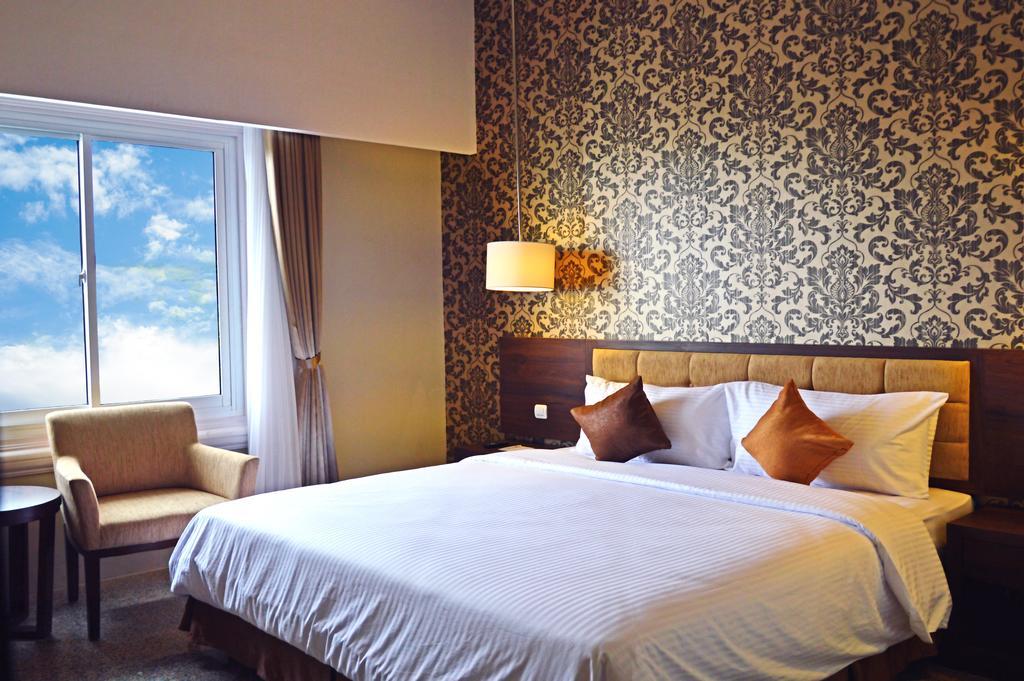 Hotel Safira Magelang Habitación foto