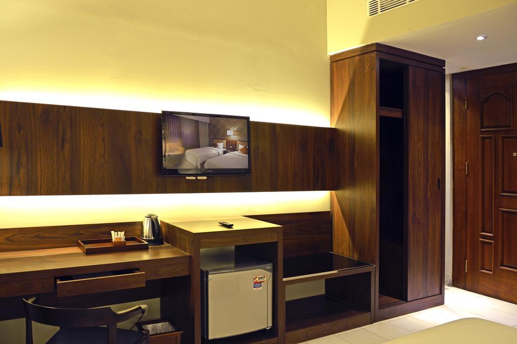Hotel Safira Magelang Habitación foto