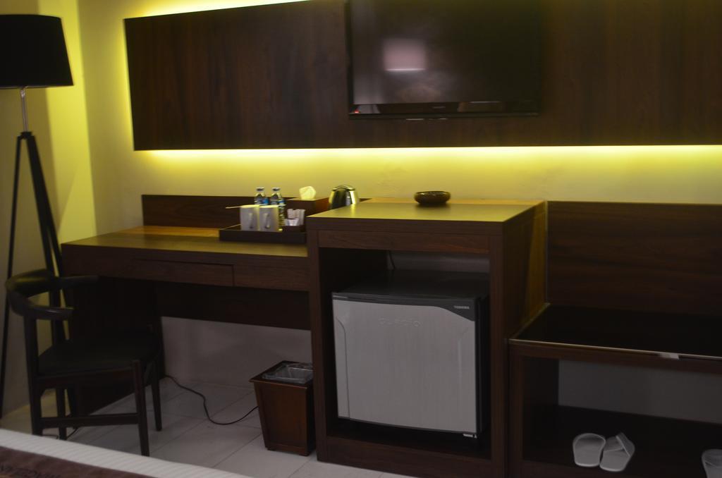Hotel Safira Magelang Habitación foto